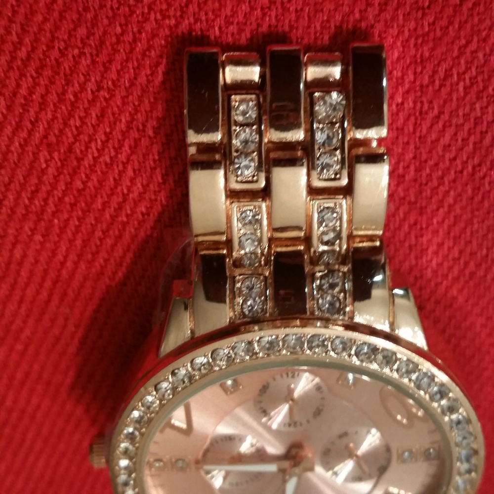 $$$ Geneva Watch Goldtone Stainless Steel $$$ - Picture 2 of 5